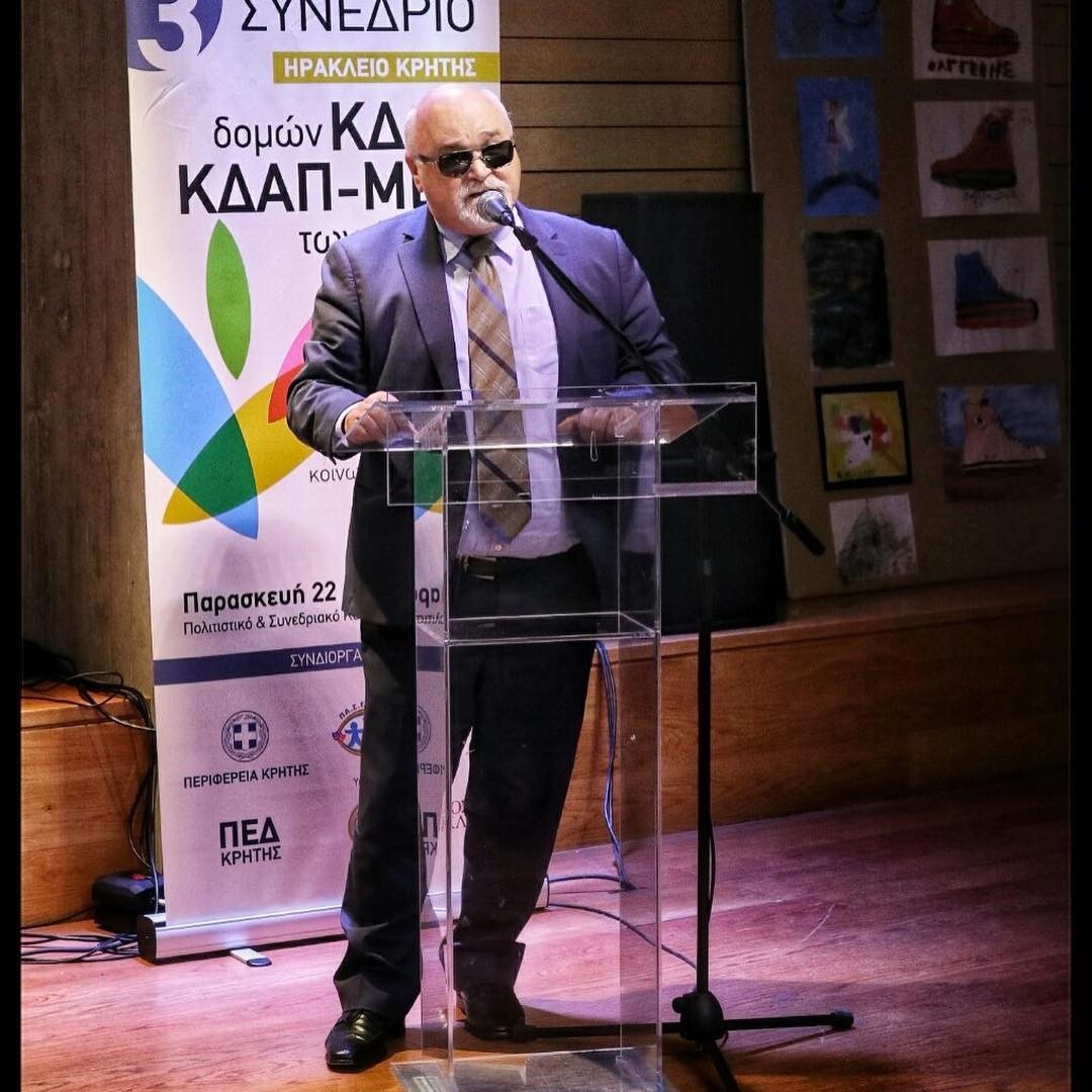 Ο ι. Βαρδακαστάνης κατά τη διάρκεια της ομιλίας του
