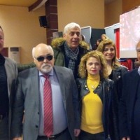 Ο Ι. Βαρδακαστάνης με μέλη του αναπηρικού κινήματος της Δράμας