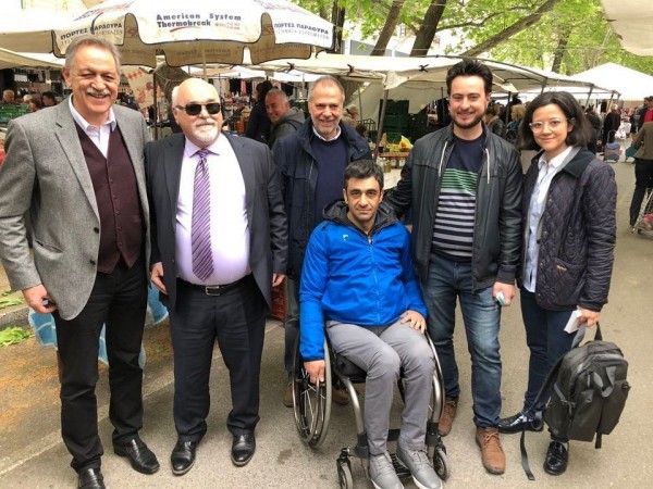 Ο Ι. Βαρδακαστάνης στη λαϊκή αγορά της Κοζάνης