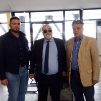Ο Ι. Βαρδακαστάνης με τον υποψήφιο Δήμαρχο Βόλου, Απ. Παπαδούλη και τον υποψήφιο δημοτικό σύμβουλο, Στ. Δημητριάδη