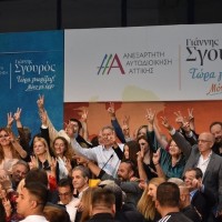 Ο Γ. Σγουρός με τους υποψήφιους του ψηφοδελτίου του