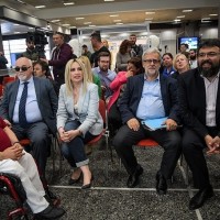 Ο Ι. Βαρδακαστάνης με την Πρόεδρο του Κινήματος Αλλαγής Φ. Γεννηματά και τον Αντιπρόεδρο του ΕΟΠΥΥ Π. Γεωργακόπουλο κατά τη διάρκεια της έκθεσης