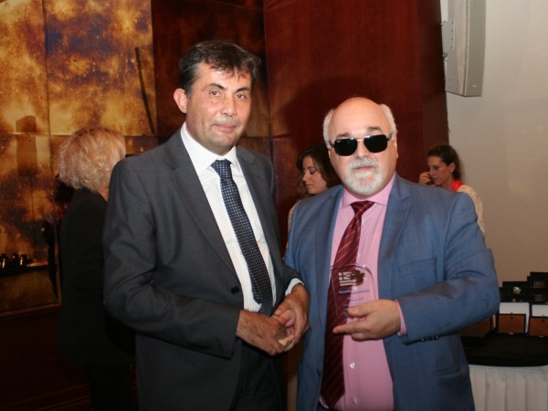 O I. Βαρδακαστάνης με τον πρόεδρο της ΕΟΘΑ Β. Δήμο
